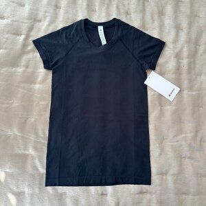 NWT lululemon Swiftly Tech Short Sleeve 2.0 Black - Size 6